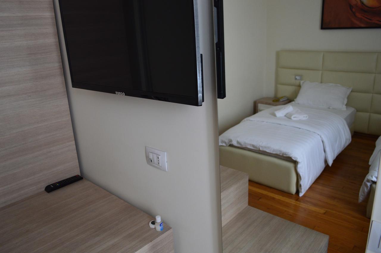 Living Hotel Tirana Exterior photo