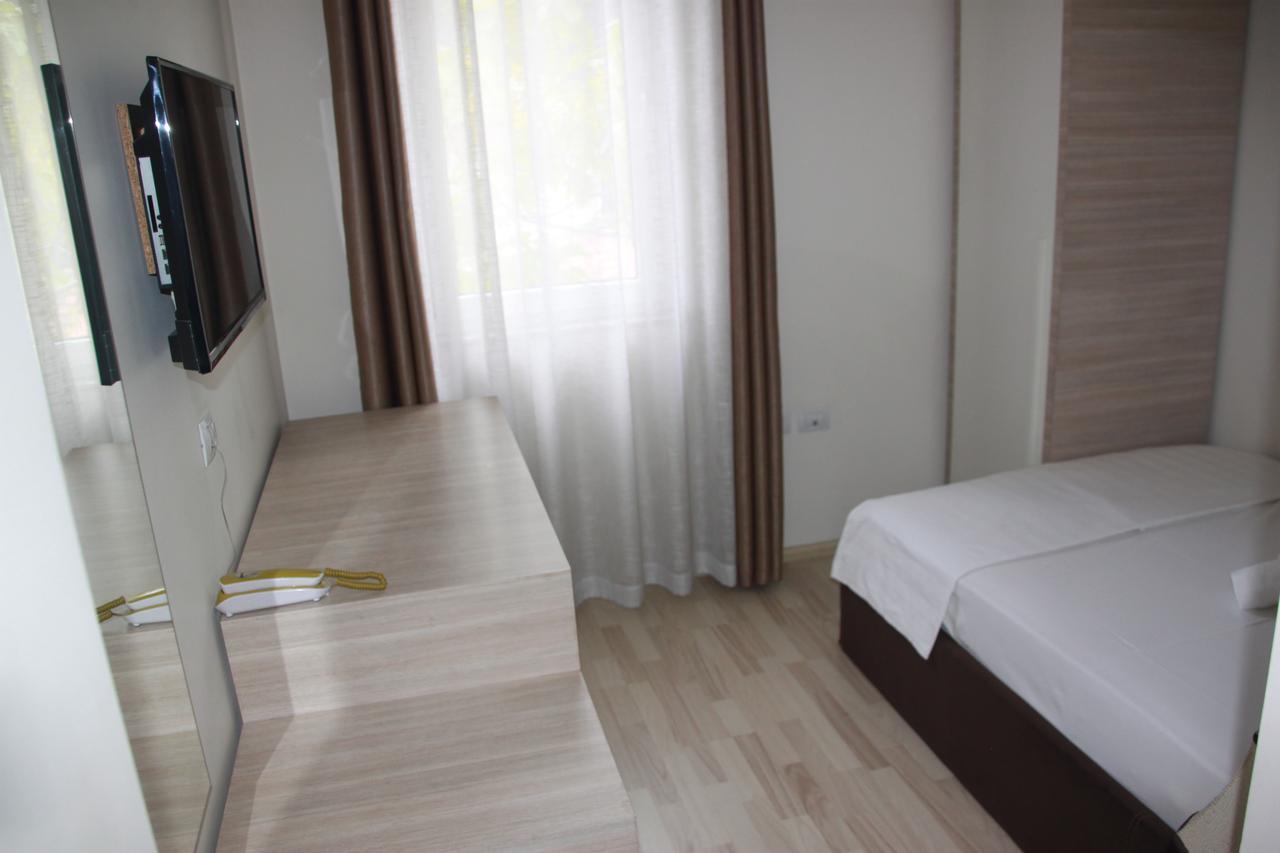 Living Hotel Tirana Exterior photo